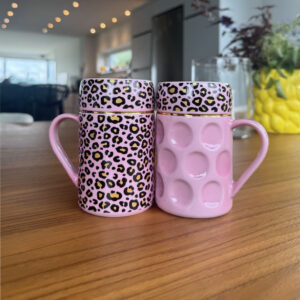 Der-kleine-MUC_Muci-MUC_Leo-Love_Leo-rosa-24-Karat-Goldrand_Champagner-Kruegerl-made-in-Bayern_03