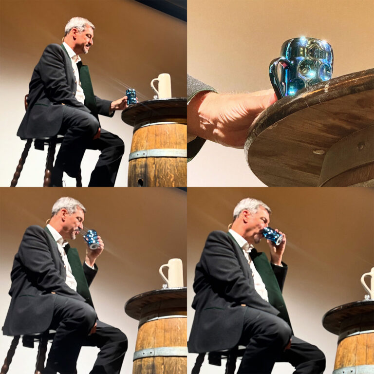 Dr. Markus Söder trinkt aus dem MUC auf Cathy Hummels Stammtisch