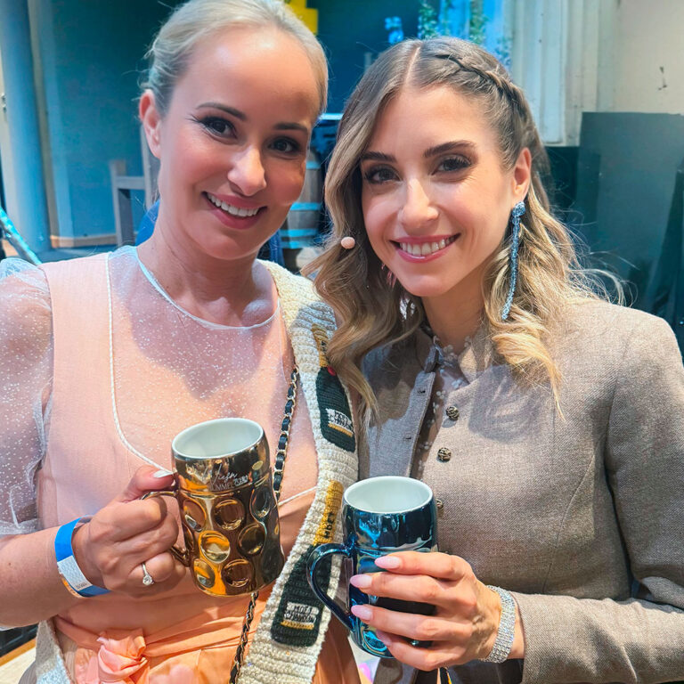 Moderatorin Cathy Hummels auf Ihrem Stammtisch mit Markus Söder