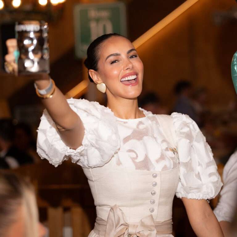 Bloggerin @shanicemessina und der kleine MUC haben Gaudi auf der Douglas x Cocovero Wiesn